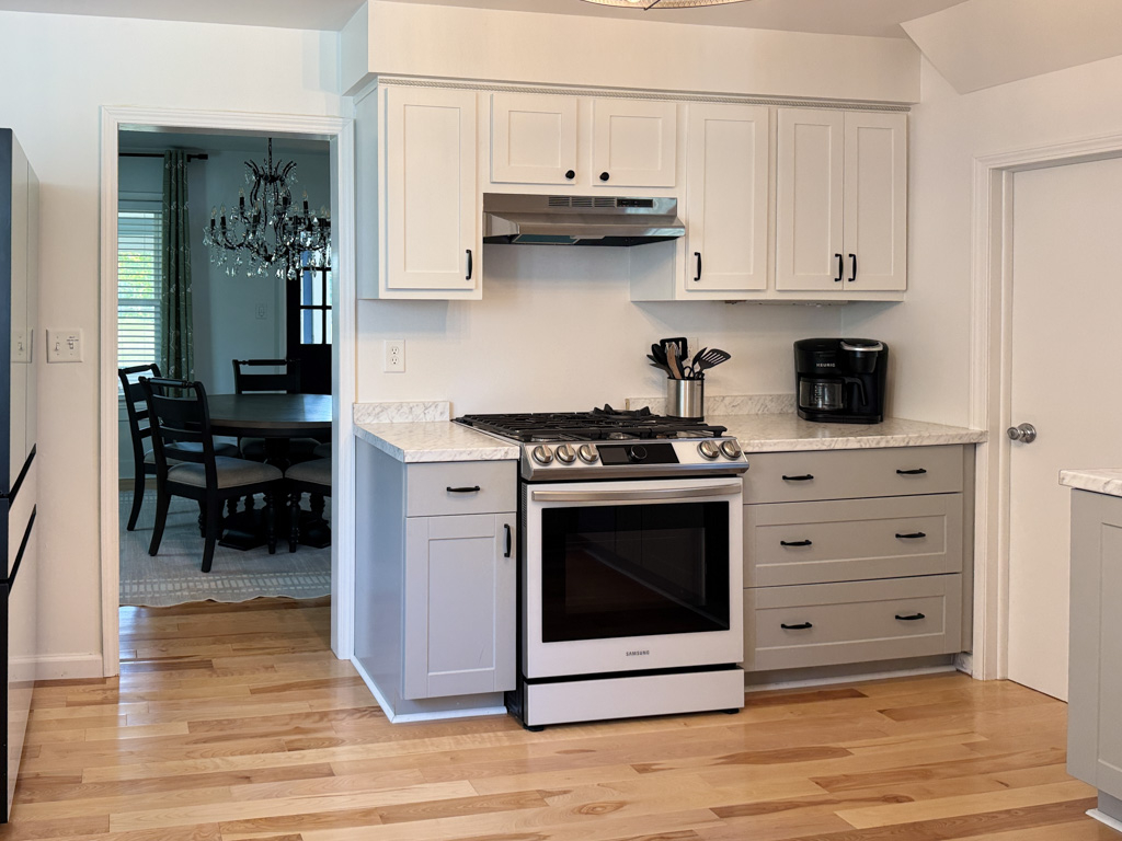 3 Bedroom Cozy Home near Oneida & Utica - Photo 9