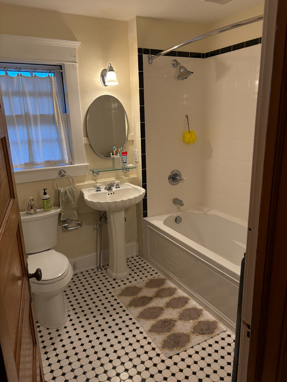 Classic Home In Wonderful Neighborhood - Photo 4