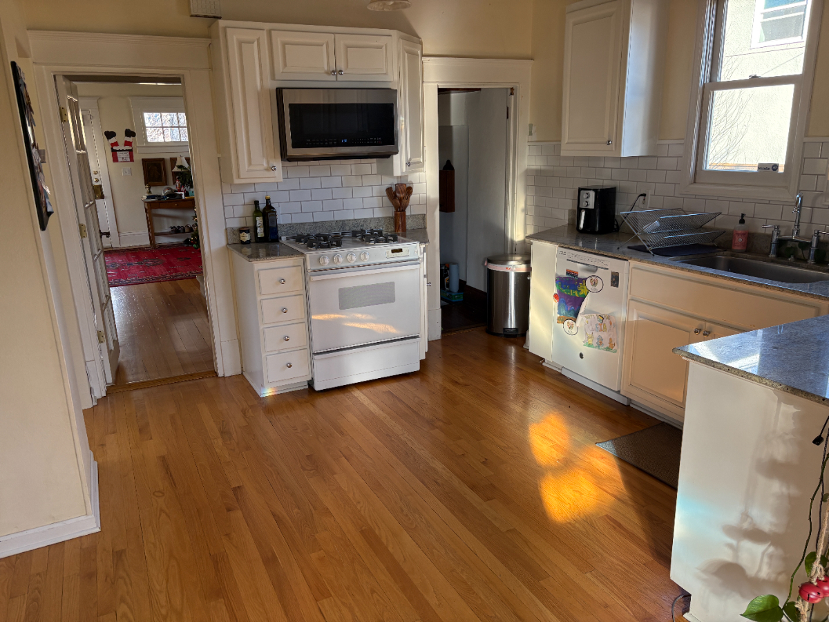 Classic Home In Wonderful Neighborhood - Photo 10