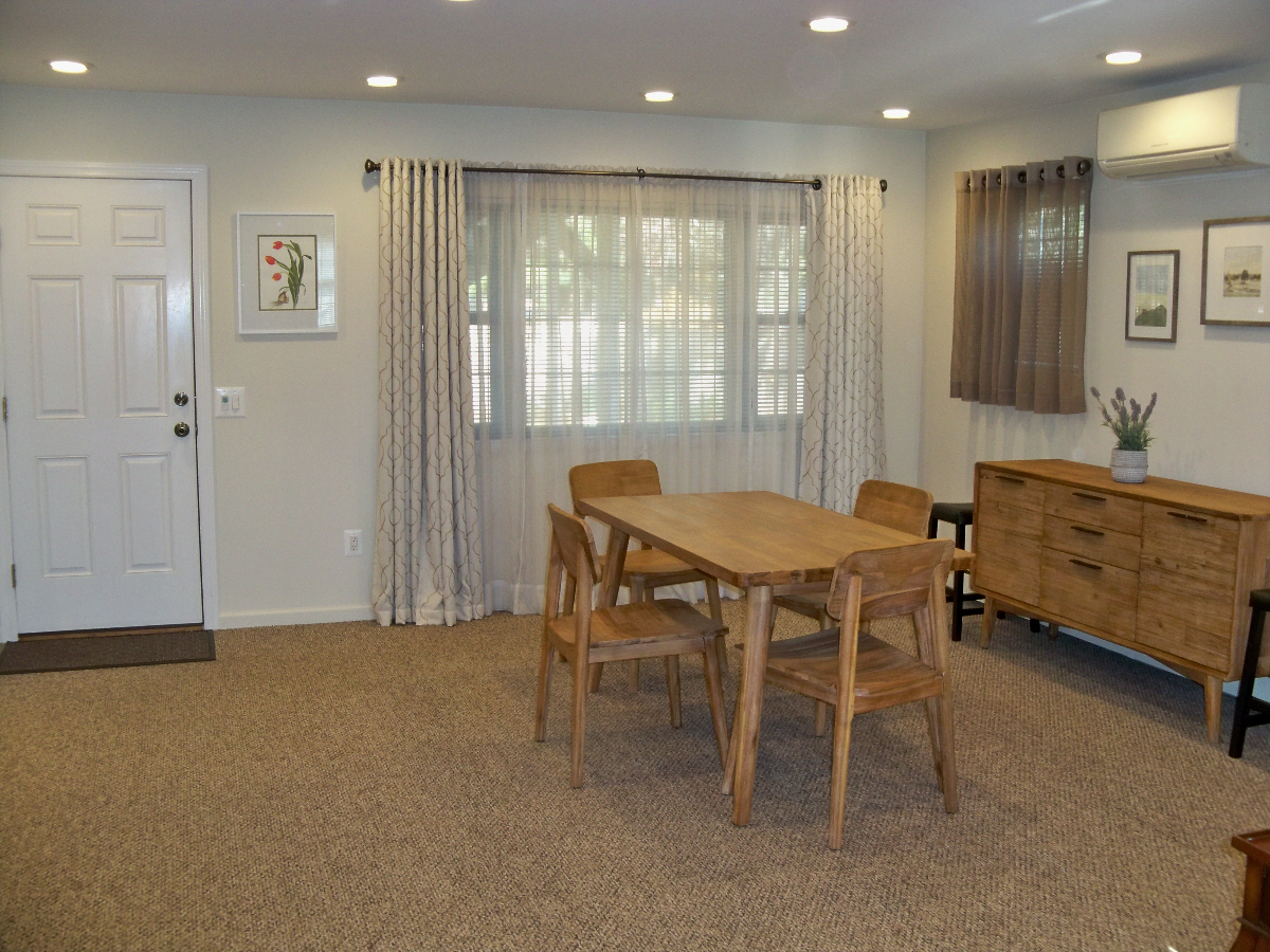 Cozy 1 bdrm / 1 bath furnished apartment - Photo 2