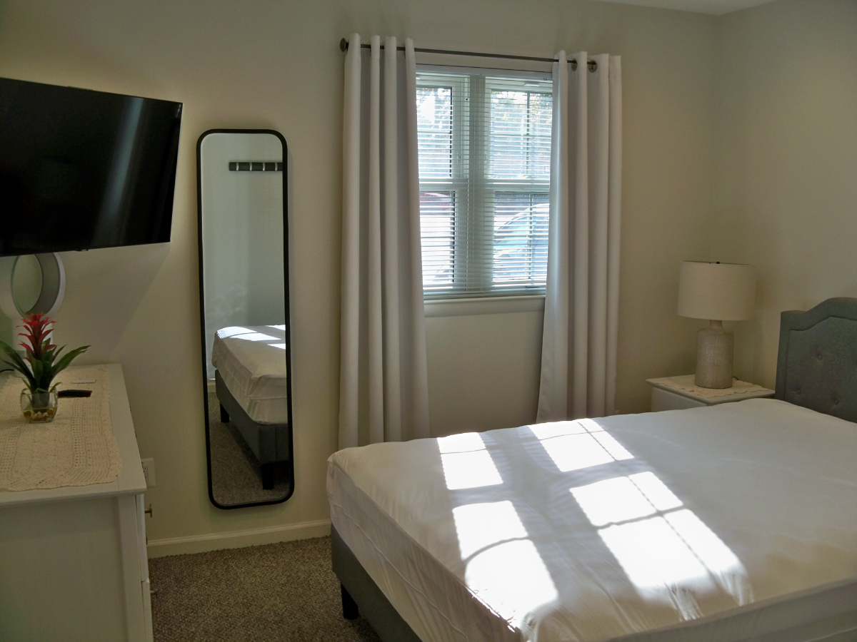 Cozy 1 bdrm / 1 bath furnished apartment - Photo 4