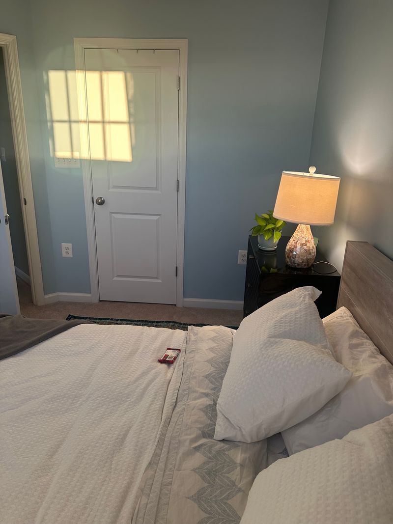 Bright Private Room - 5 min to Jefferson Medical Center - Ideal for Travel Nurses - All-Inclusive - Photo 3