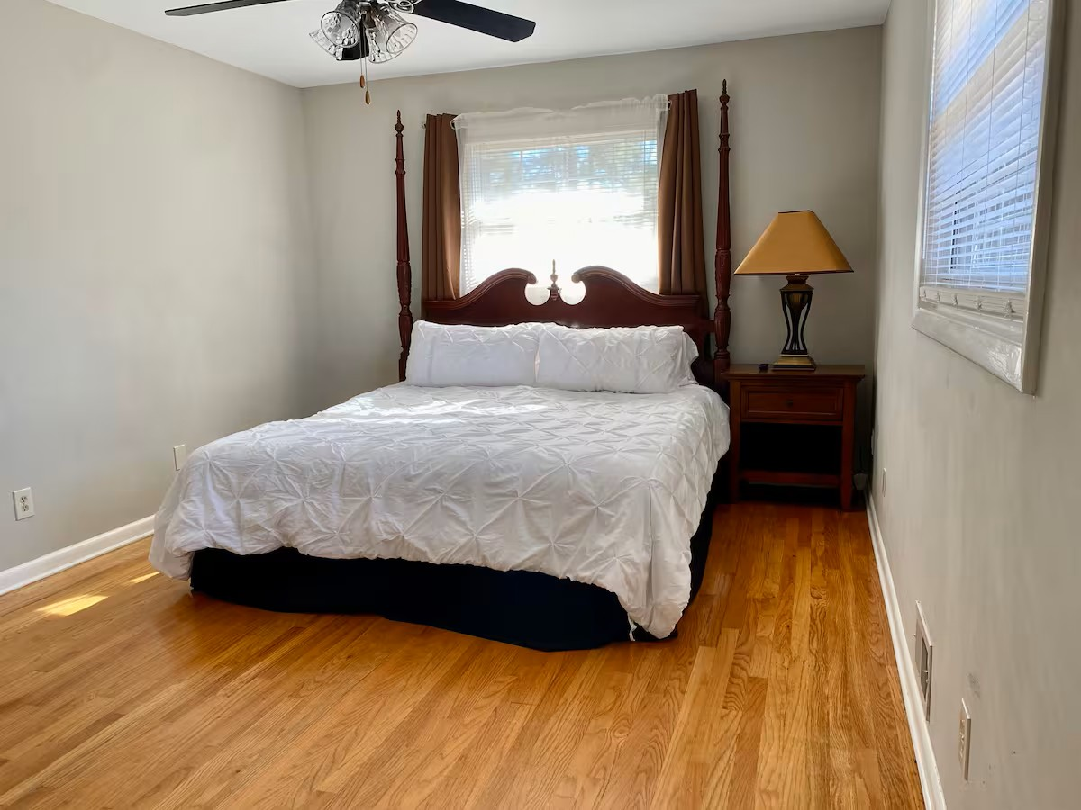 Spacious King Room with Homely Comforts and Local Charm - Your Decatur Dream Stay