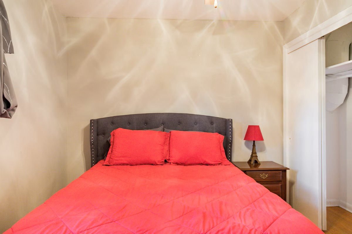 Welcoming Queen Bedroom Retreat with Shared Comforts and Patio Pleasantries - Decatur Delights