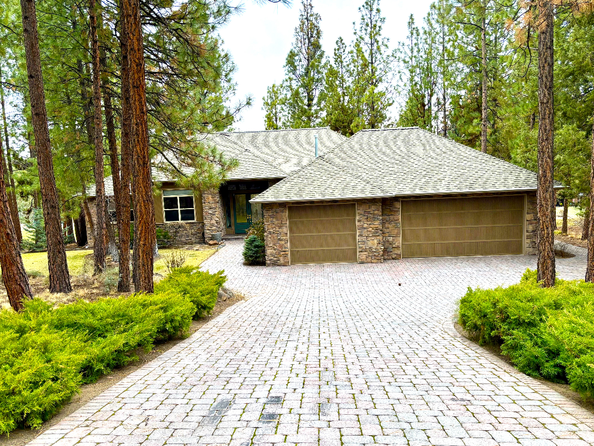 Beautiful Home Centrally located in Bend - Photo 1