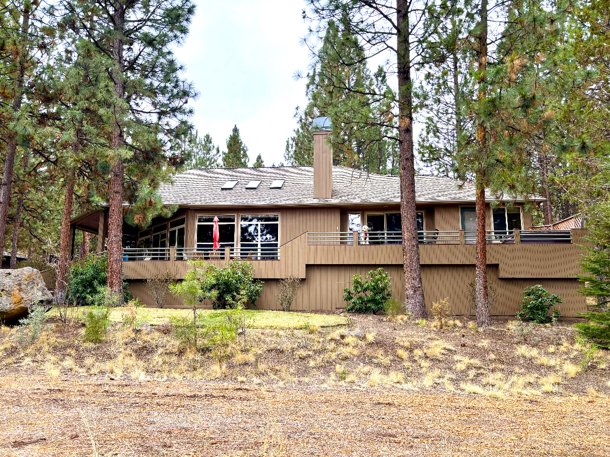 Beautiful Home Centrally located in Bend - Photo 3