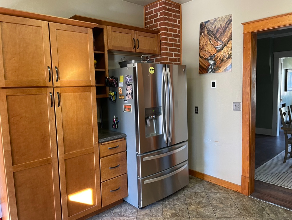 Cute house in town next to city park and walking distance to main street and hospital - Photo 6