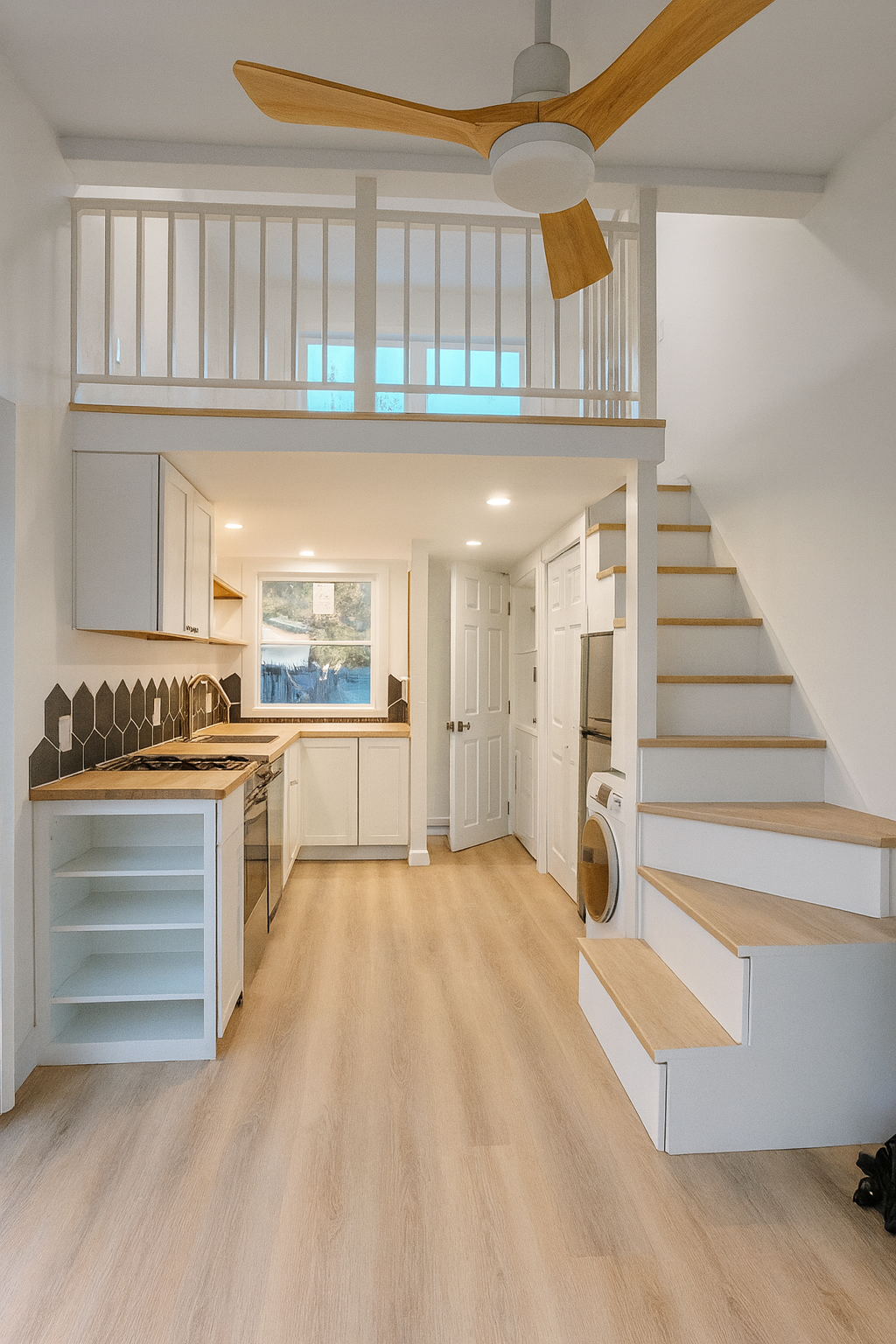 Fully Furnished Compact Apartment - Photo 1