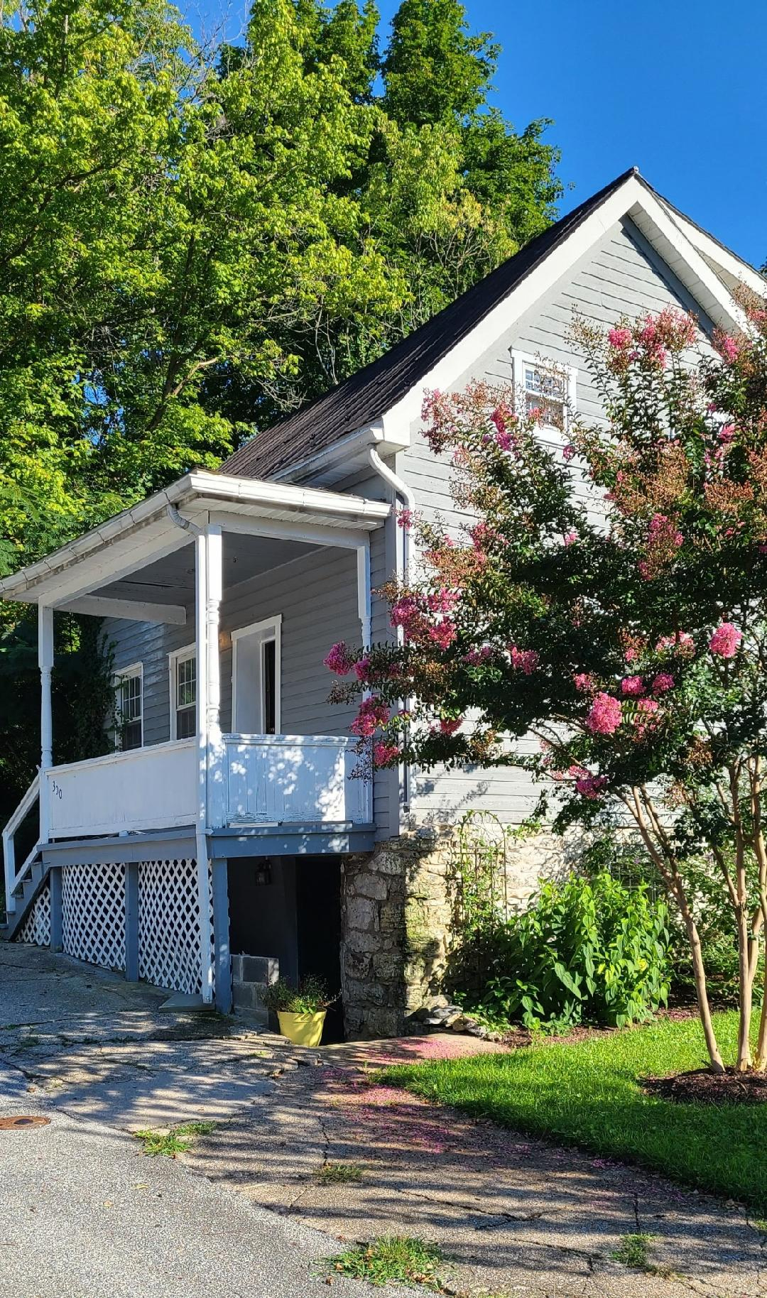 Shared living environment offering 2 fully furnished private Rooms & Private Bathroom Suite on 2nd f - Photo 1