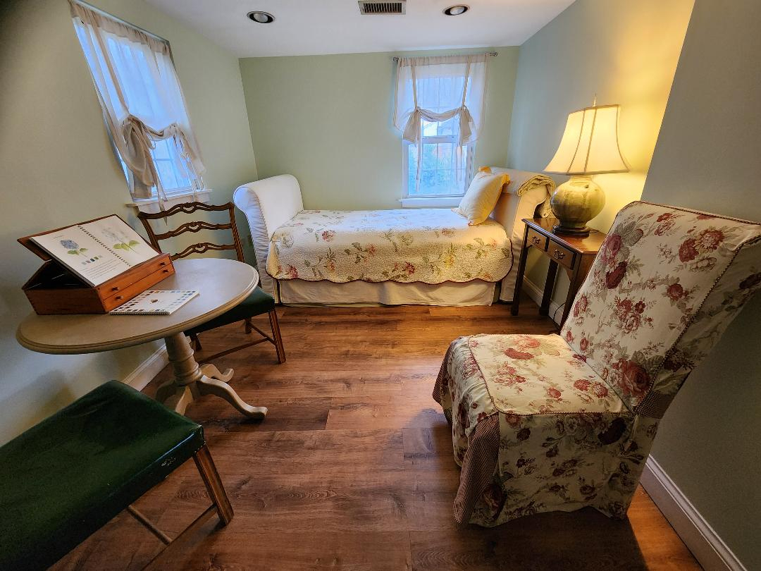 Shared living environment offering 2 fully furnished private Rooms & Private Bathroom Suite on 2nd f - Photo 4