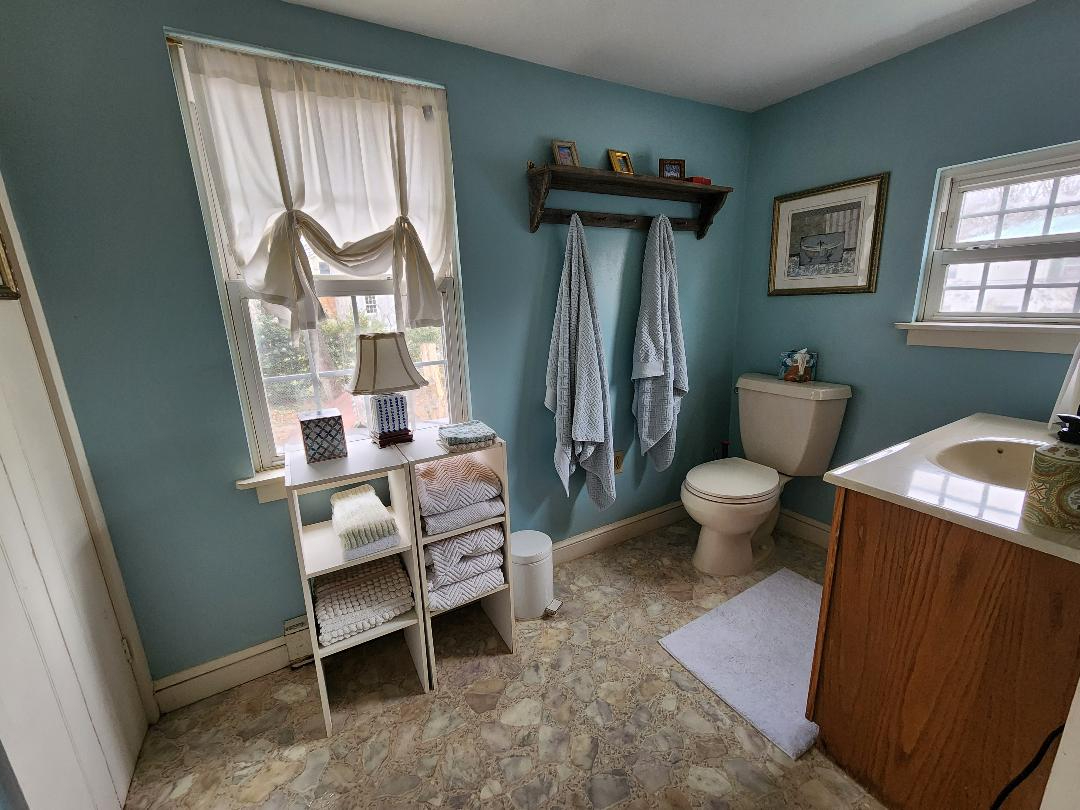 Shared living environment offering 2 fully furnished private Rooms & Private Bathroom Suite on 2nd f - Photo 7