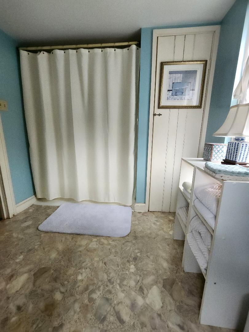 Shared living environment offering 2 fully furnished private Rooms & Private Bathroom Suite on 2nd f - Photo 6