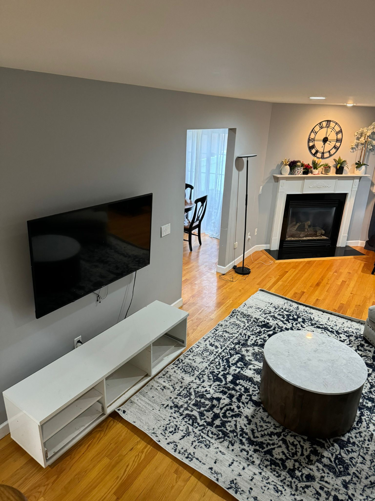 Fully furnished room in a beautiful townhouse in Hudson Valley - Photo 3