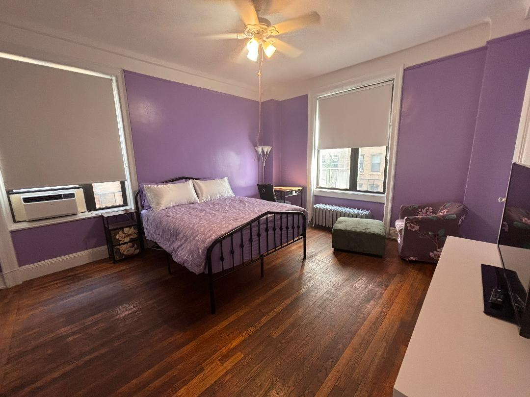 Room with Private Bathroom for Rent Upper West Side (Low 90's) - Photo 2