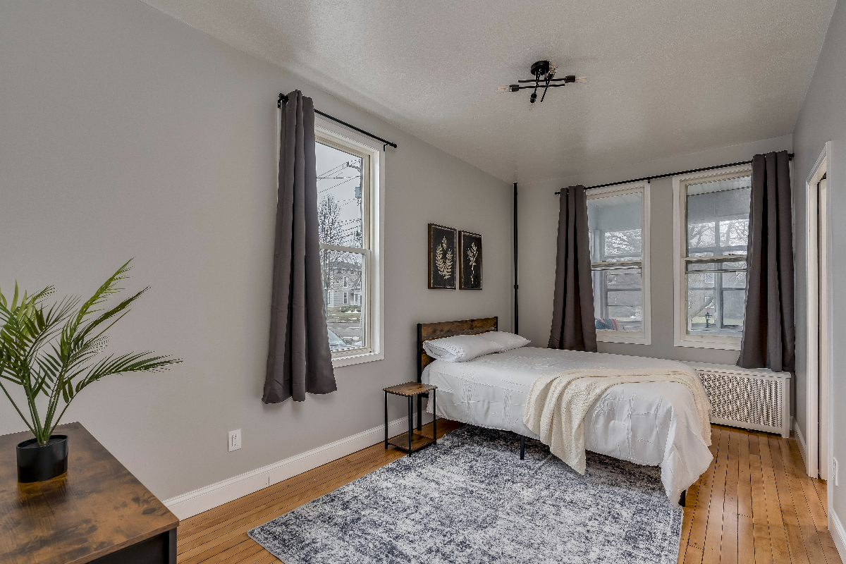 Cozy & New 2BR Across from Samaritan - Photo 7