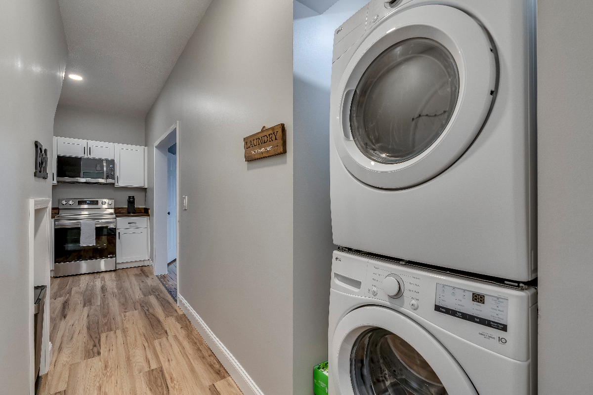 Cozy & New 2BR Across from Samaritan - Photo 3