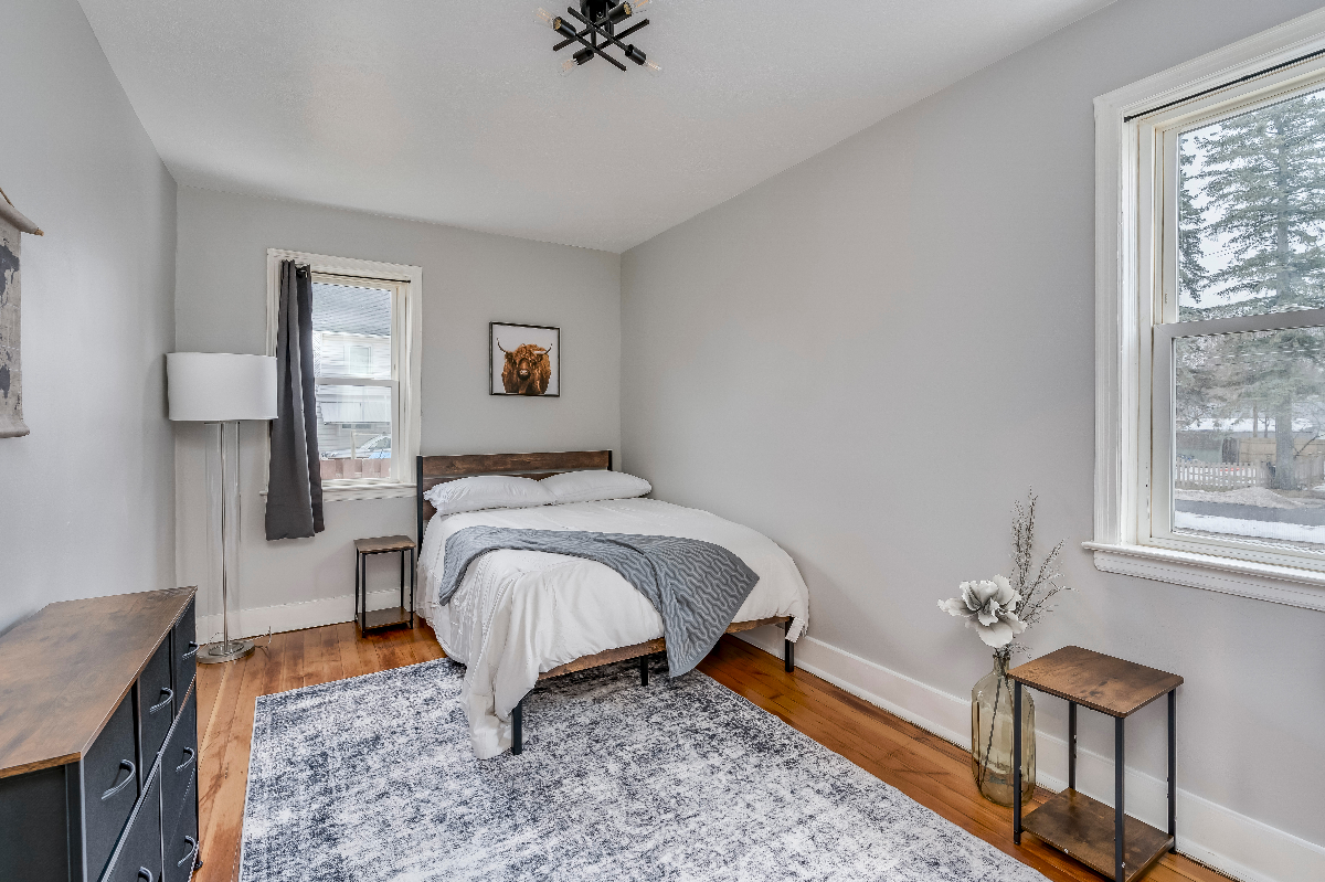 Cozy & New 2BR Across from Samaritan - Photo 10