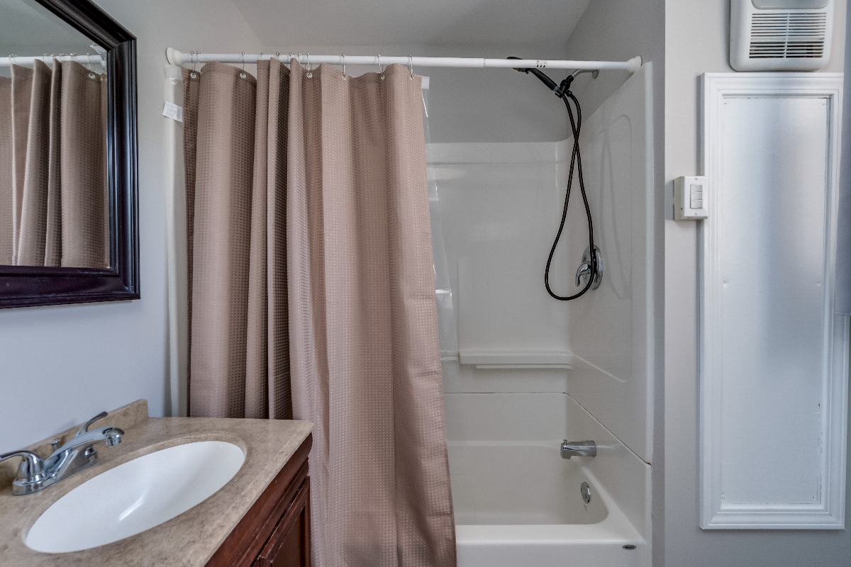Cozy & New 2BR Across from Samaritan - Photo 5