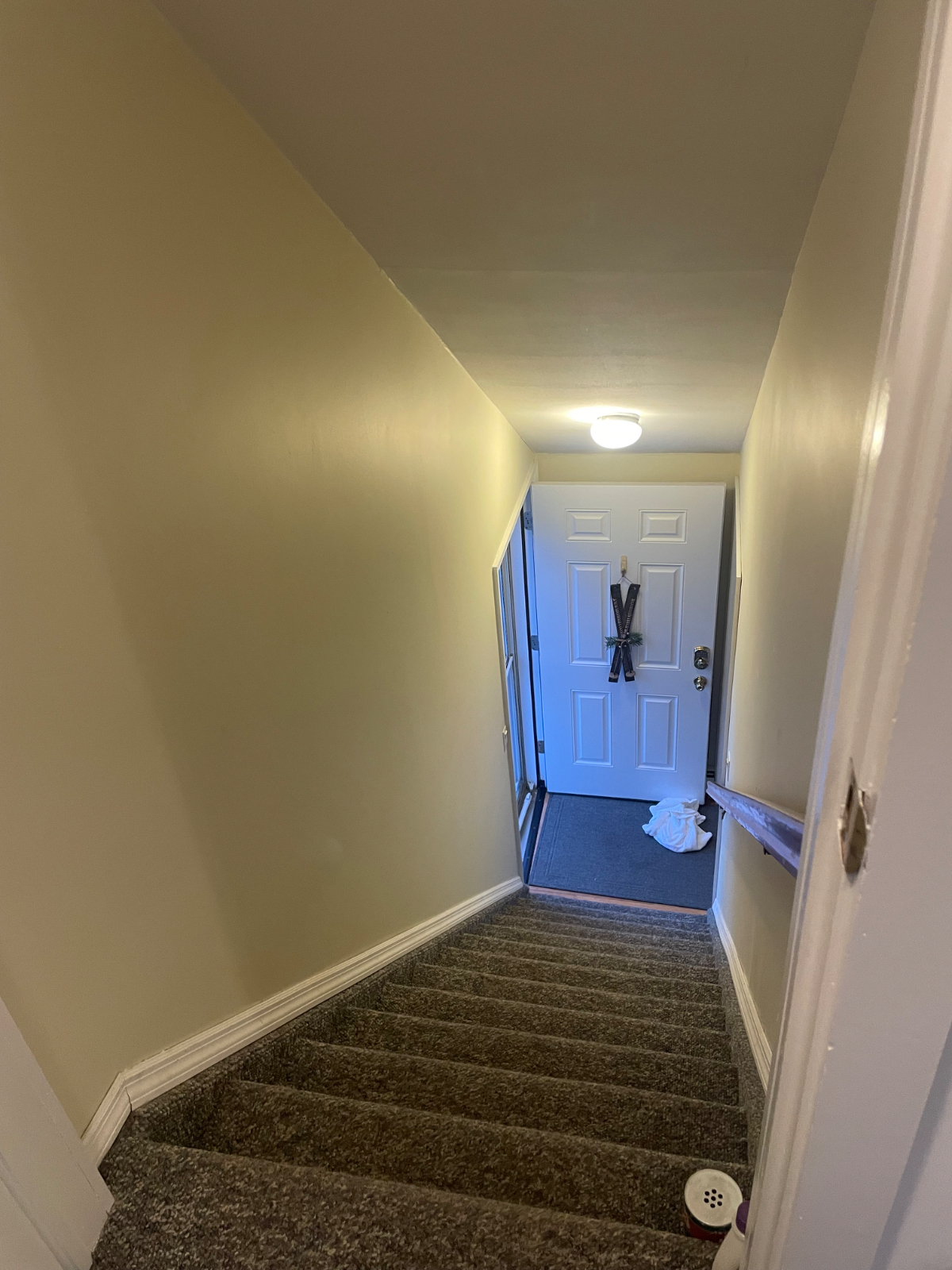 Private, cozy, 1 bedroom, 2nd floor  apartment - Photo 3