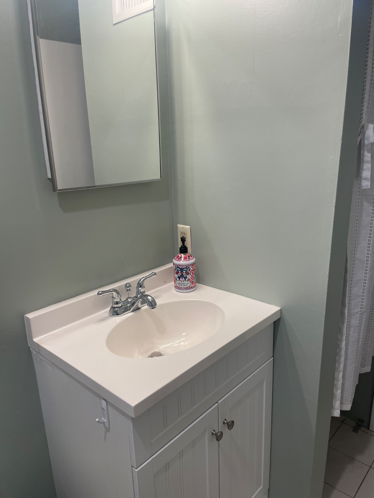 Private, cozy, 1 bedroom, 2nd floor  apartment - Photo 10