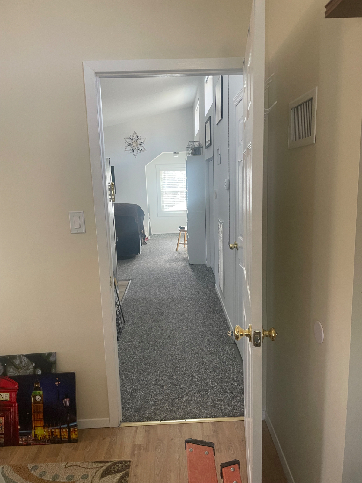 Private, cozy, 1 bedroom, 2nd floor  apartment - Photo 12