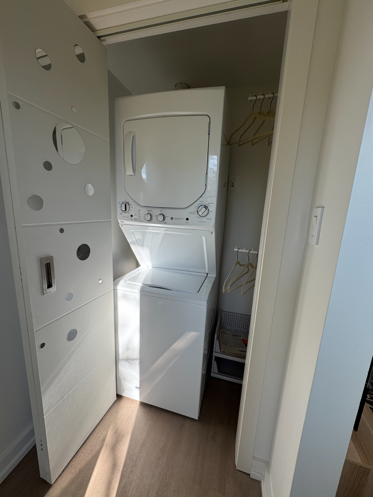 Modern, fully furnished, new 1 bedroom apartment with parking and close to metro - Photo 9