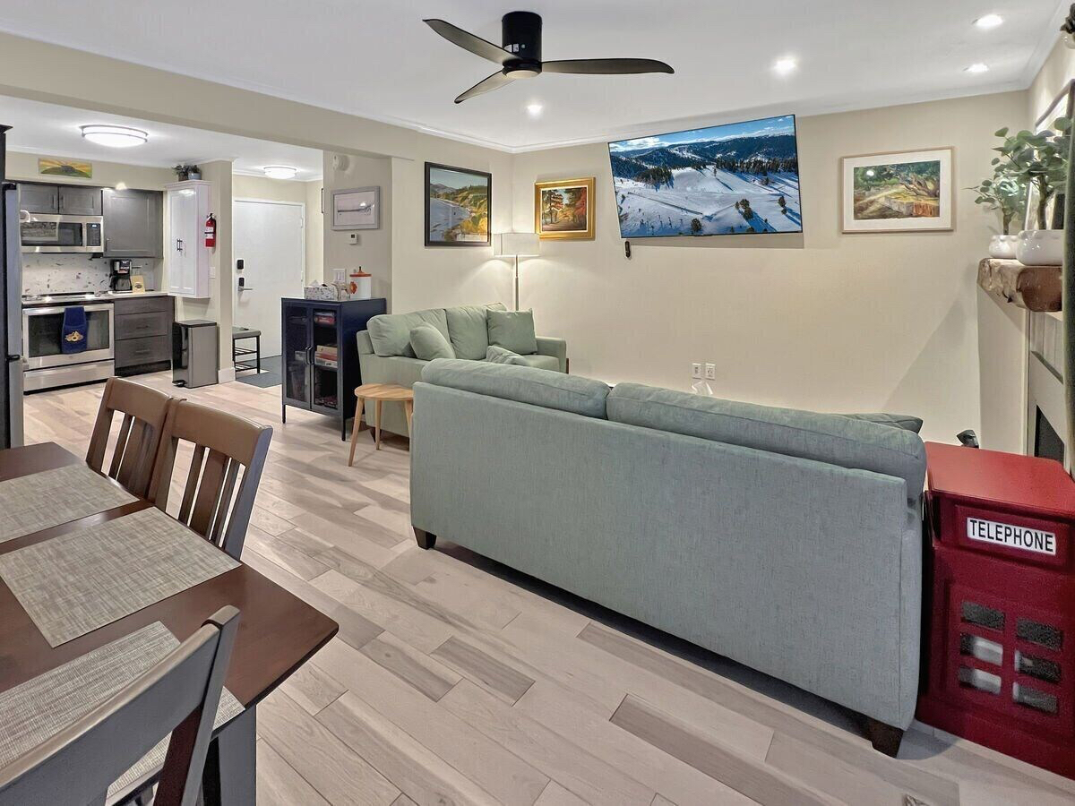 Quiet Renovated 2-Bedroom/3 bed Corner Unit Condo with Balcony - Photo 10