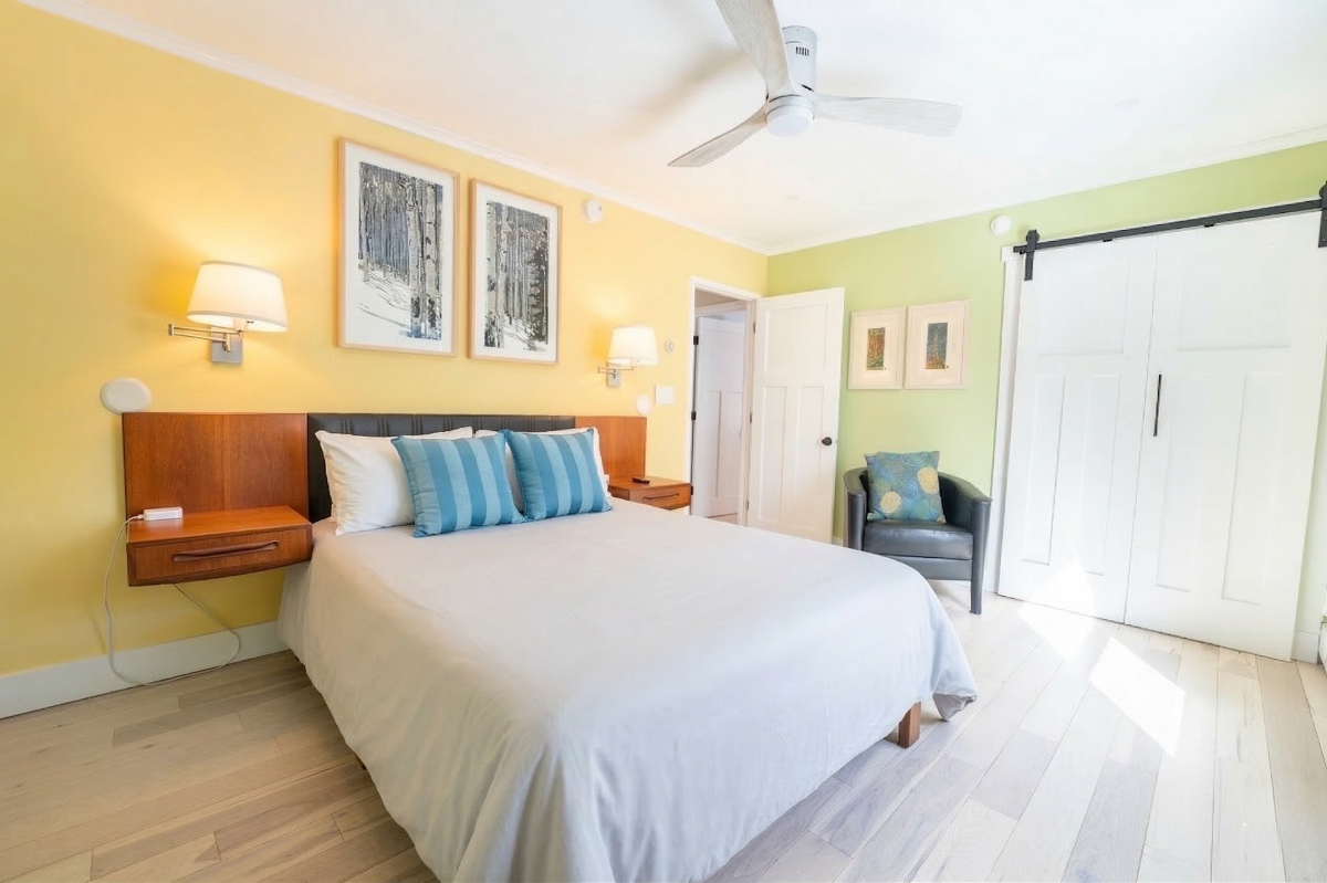 Quiet Renovated 2-Bedroom/3 bed Corner Unit Condo with Balcony - Photo 2
