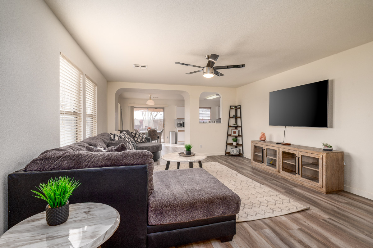 East Tucson updated 3 bedroom 2 bath - Photo 2