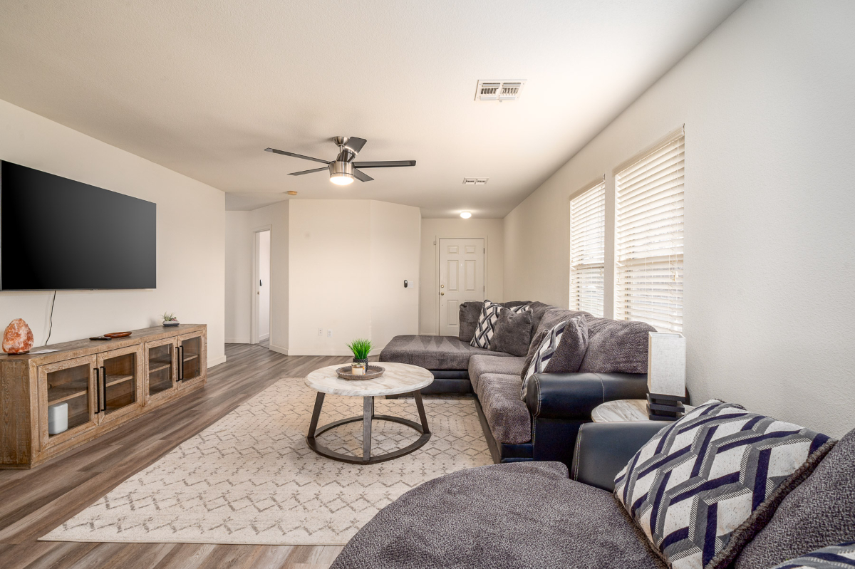 East Tucson updated 3 bedroom 2 bath - Photo 3