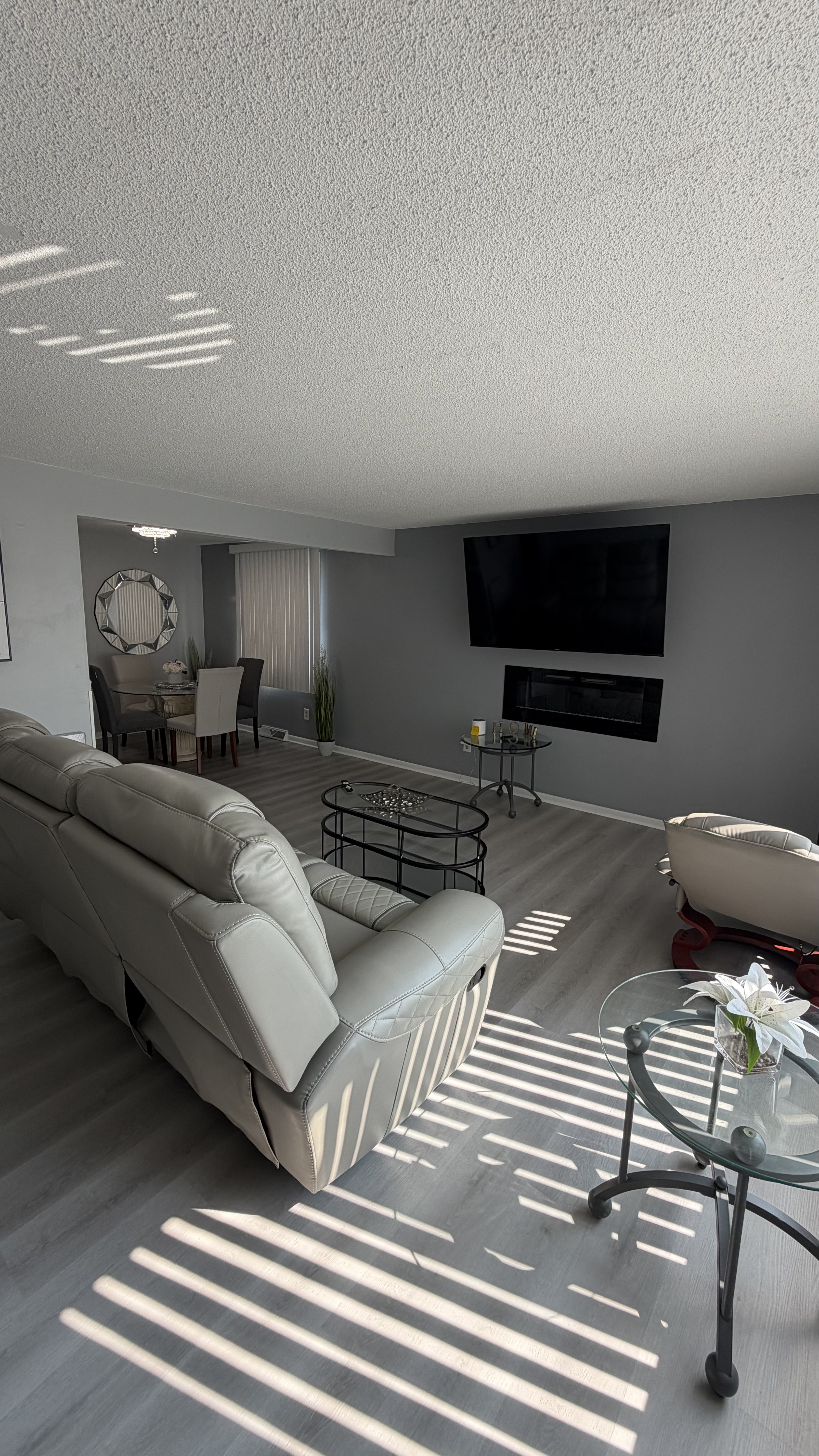 Spacious 2BR Apartment with Modern Amenities - Perfectly Positioned Near Airport and Shopping - Photo 6