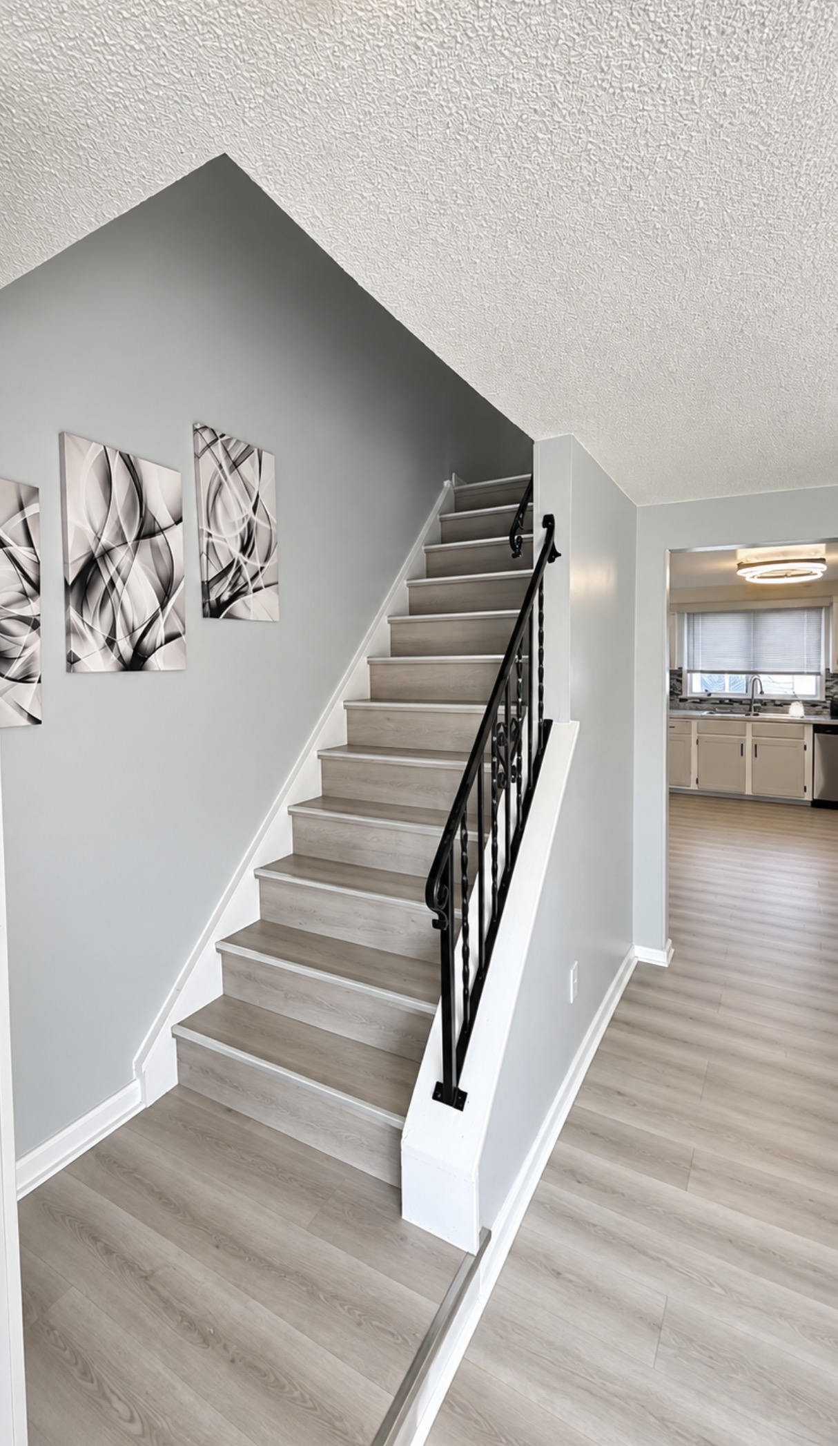 Spacious 2BR Apartment with Modern Amenities - Perfectly Positioned Near Airport and Shopping - Photo 8