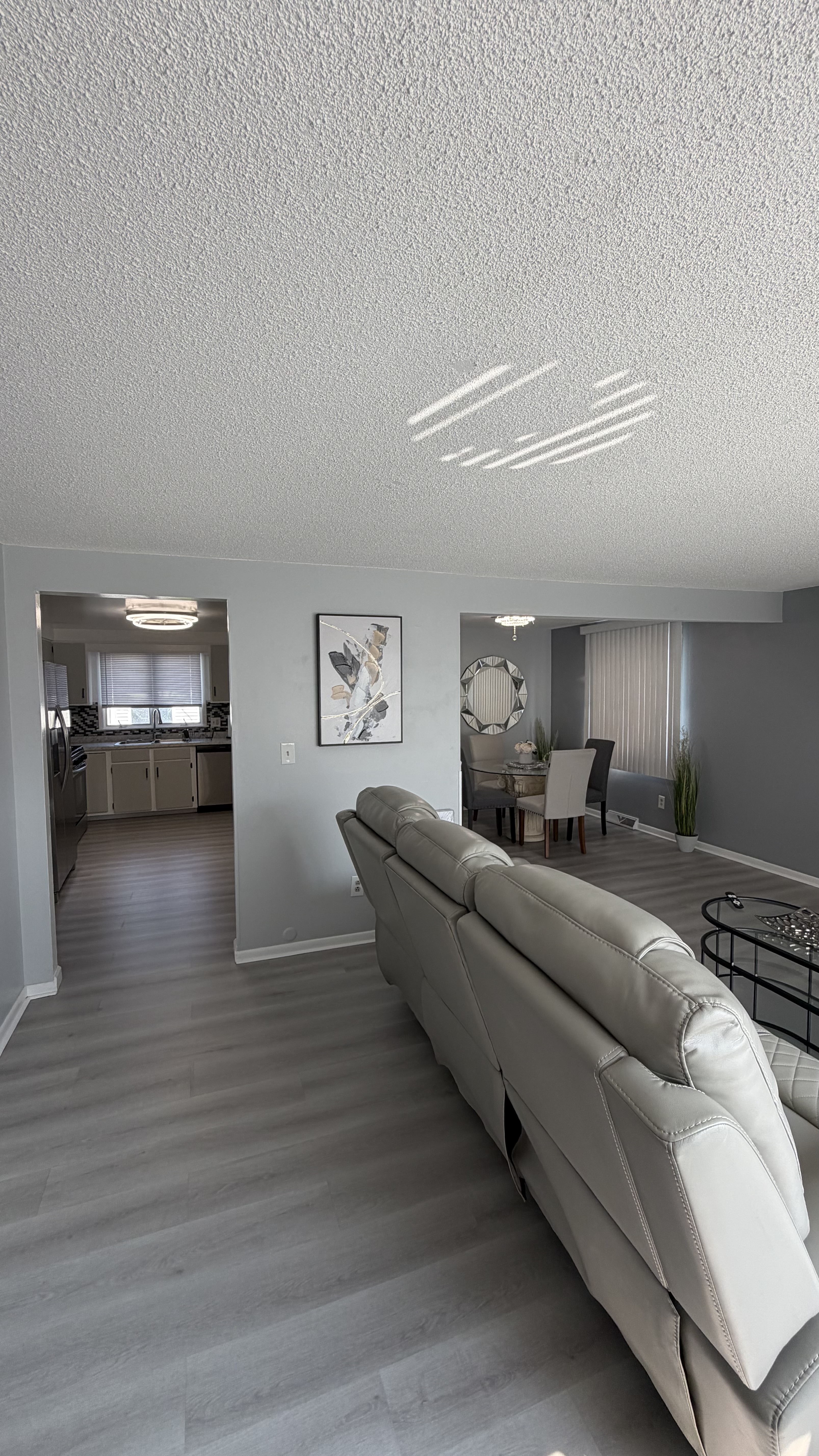 Spacious 2BR Apartment with Modern Amenities - Perfectly Positioned Near Airport and Shopping - Photo 7
