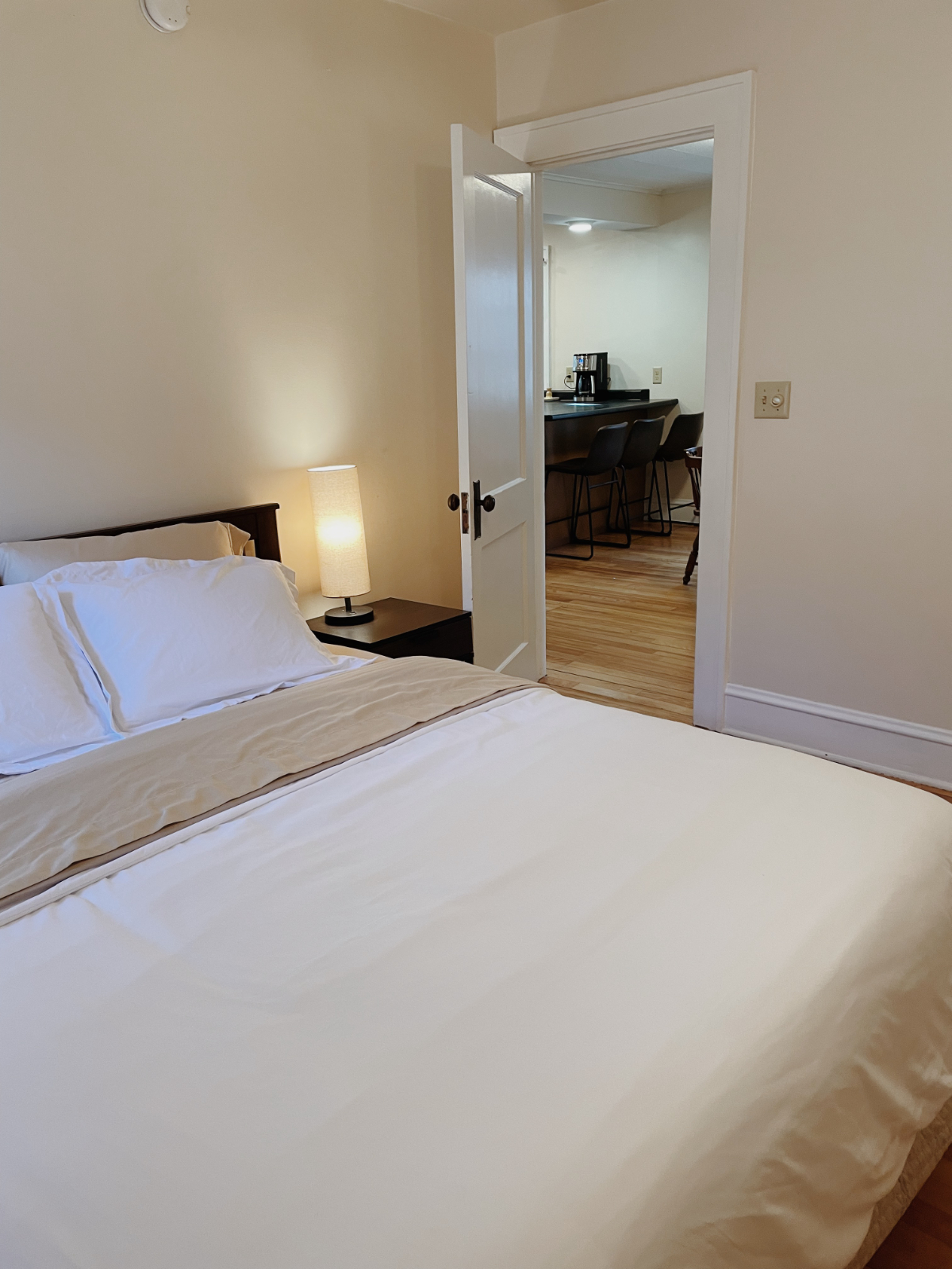 Quiet Two Bedroom in Burlington's South End - Photo 12