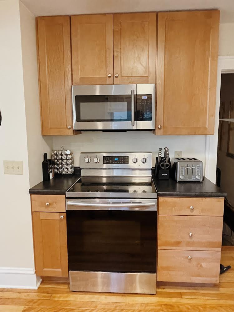 Quiet Two Bedroom in Burlington's South End - Photo 2