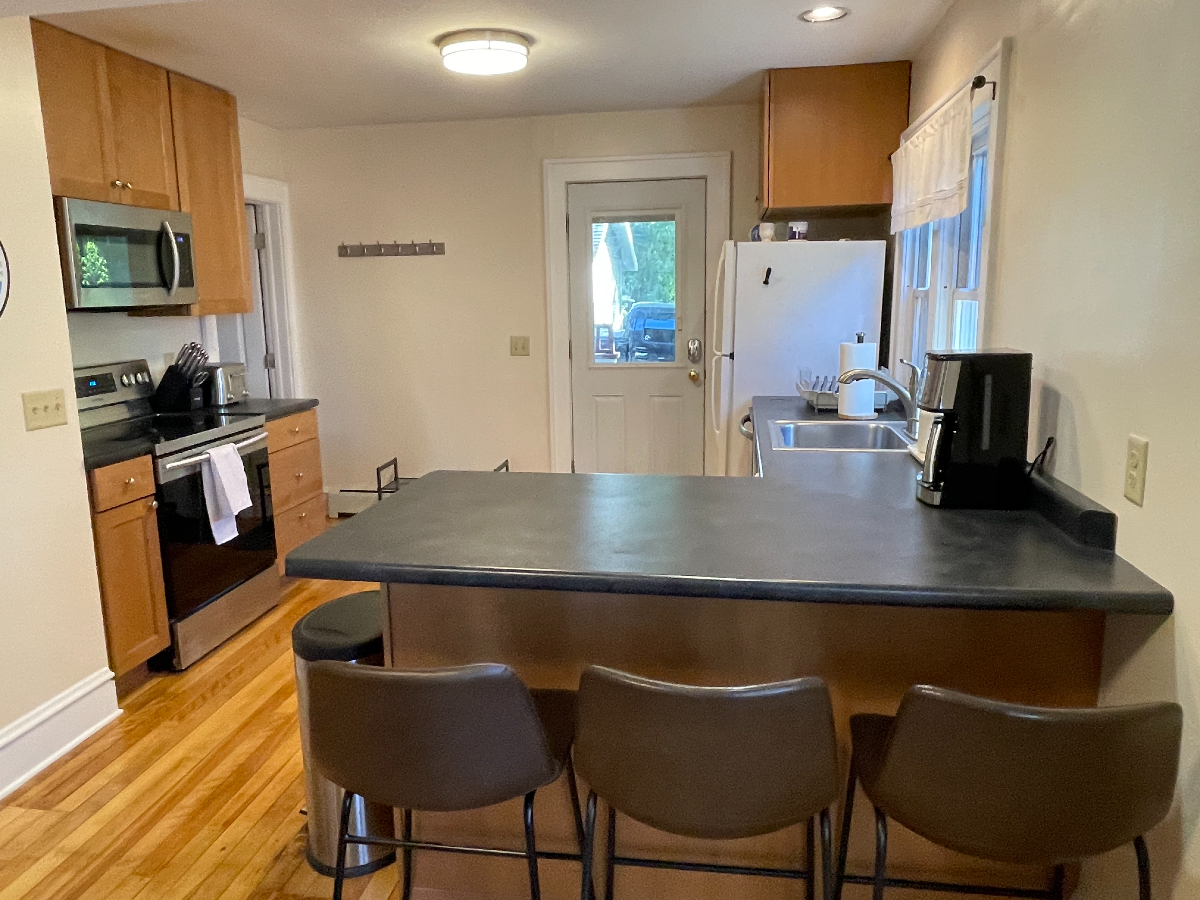 Quiet Two Bedroom in Burlington's South End - Photo 4