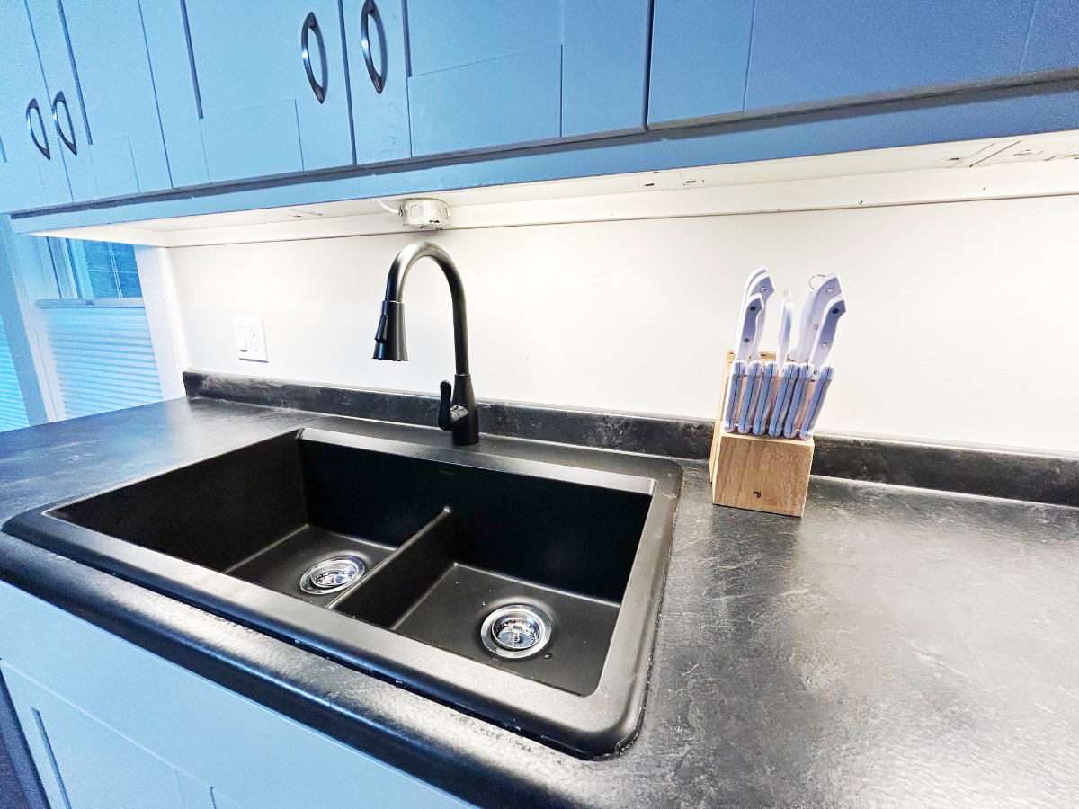 Newly Remodeled 2bd/1bath in Waterbury Village. Utilities & wifi included - Photo 2