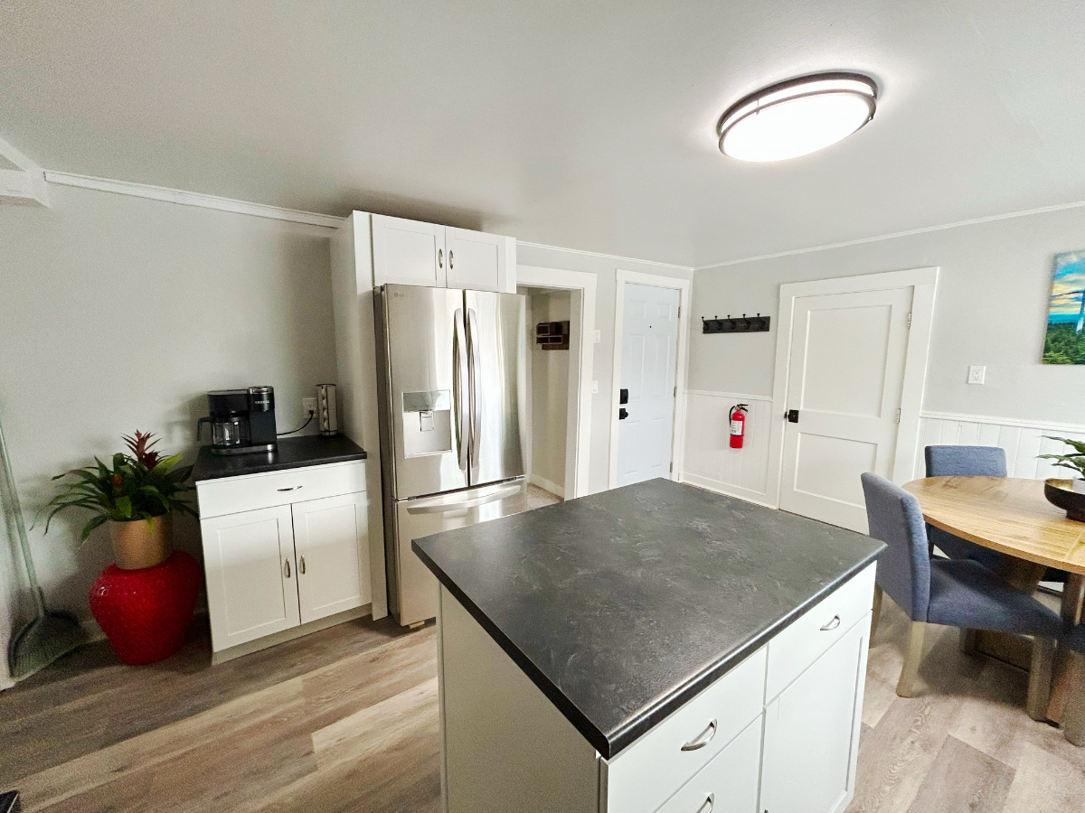 Newly Remodeled 2bd/1bath in Waterbury Village. Utilities & wifi included - Photo 3