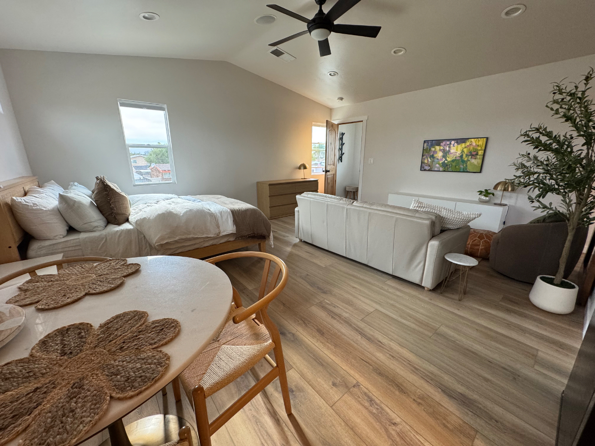 Quiet, 450sqft Studio w/ full bath (walk in shower/free standing tub), & full kitchen - Photo 6