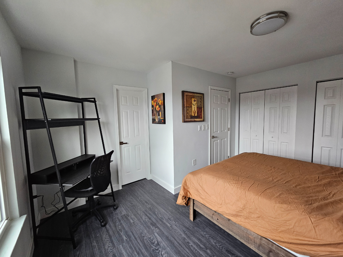 DC Luxury Living - Private Top-Floor Suite with Modern Comforts in a Prime Location - Photo 5