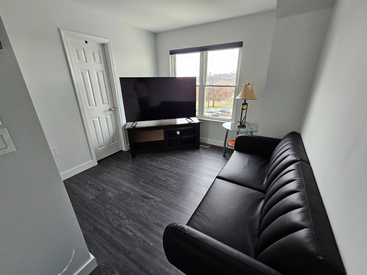 DC Luxury Living - Private Top-Floor Suite with Modern Comforts in a Prime Location - Photo 9