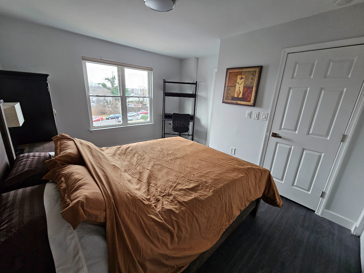 DC Luxury Living - Private Top-Floor Suite with Modern Comforts in a Prime Location - Photo 4