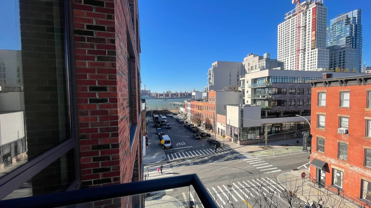 Greenpoint Avenue Gem w/ City Views - Photo 8