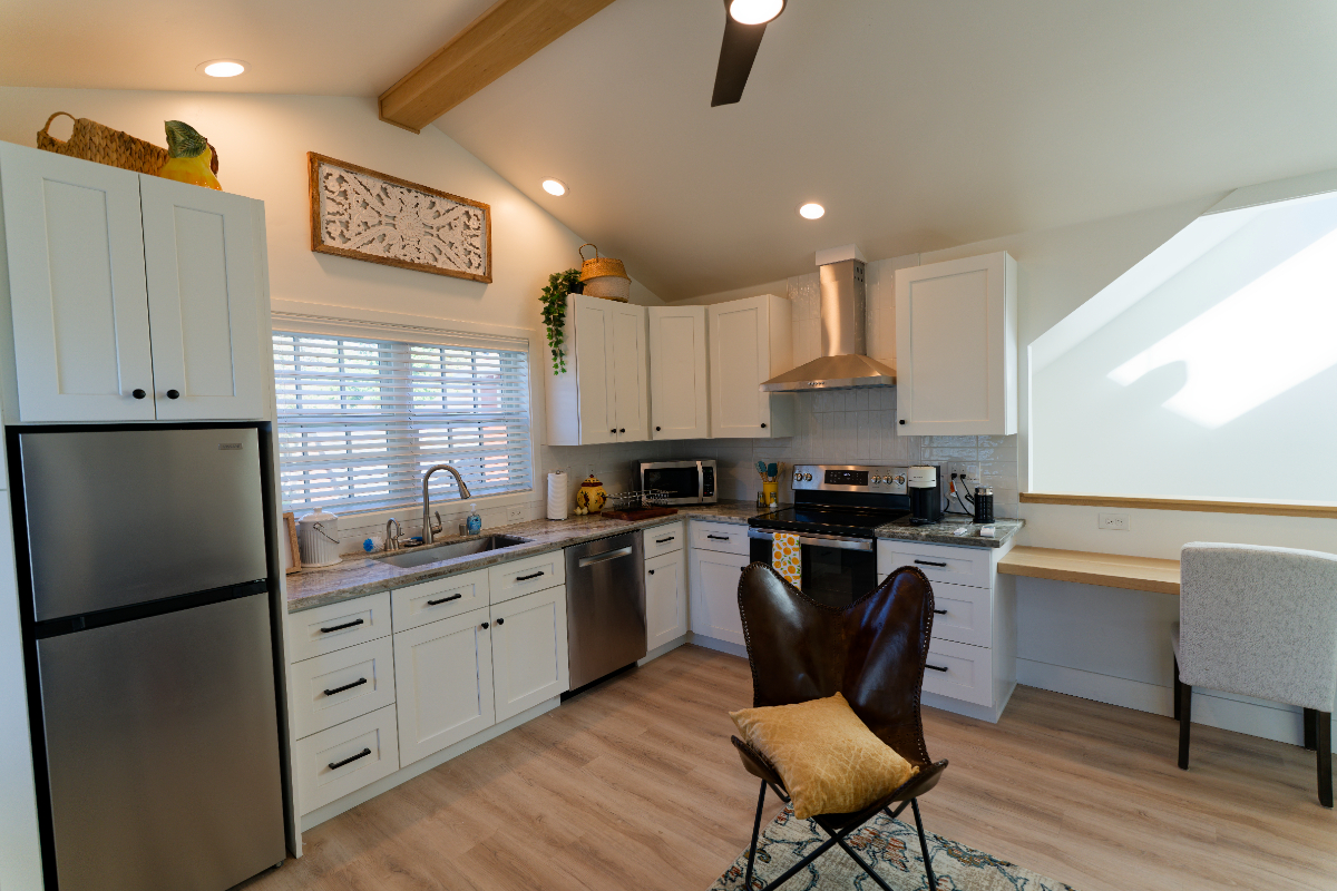 Convenient 1 Bedroom Apartment near Mercy, Sutter and UC Med Center plus Other Amenities - Photo 3