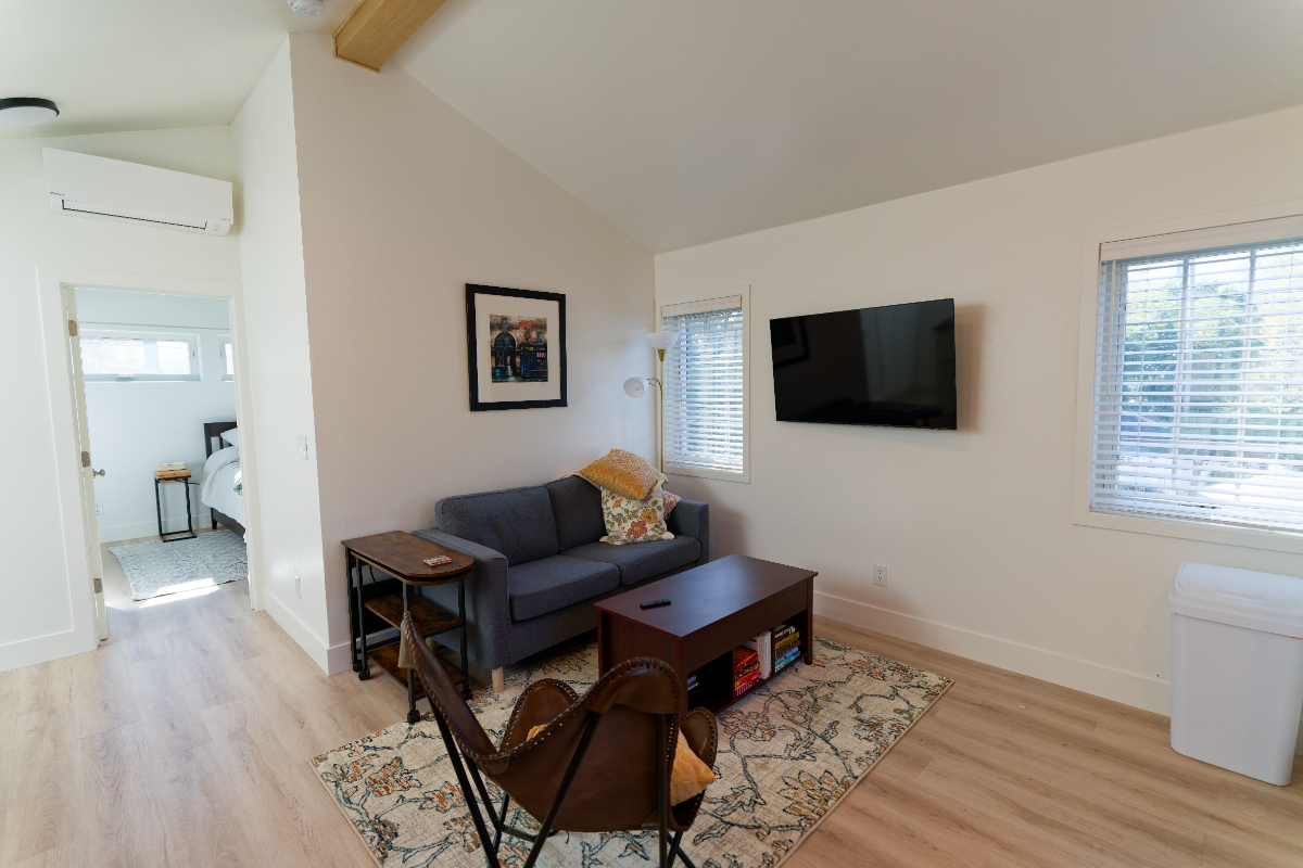 Convenient 1 Bedroom Apartment near Mercy, Sutter and UC Med Center plus Other Amenities - Photo 4