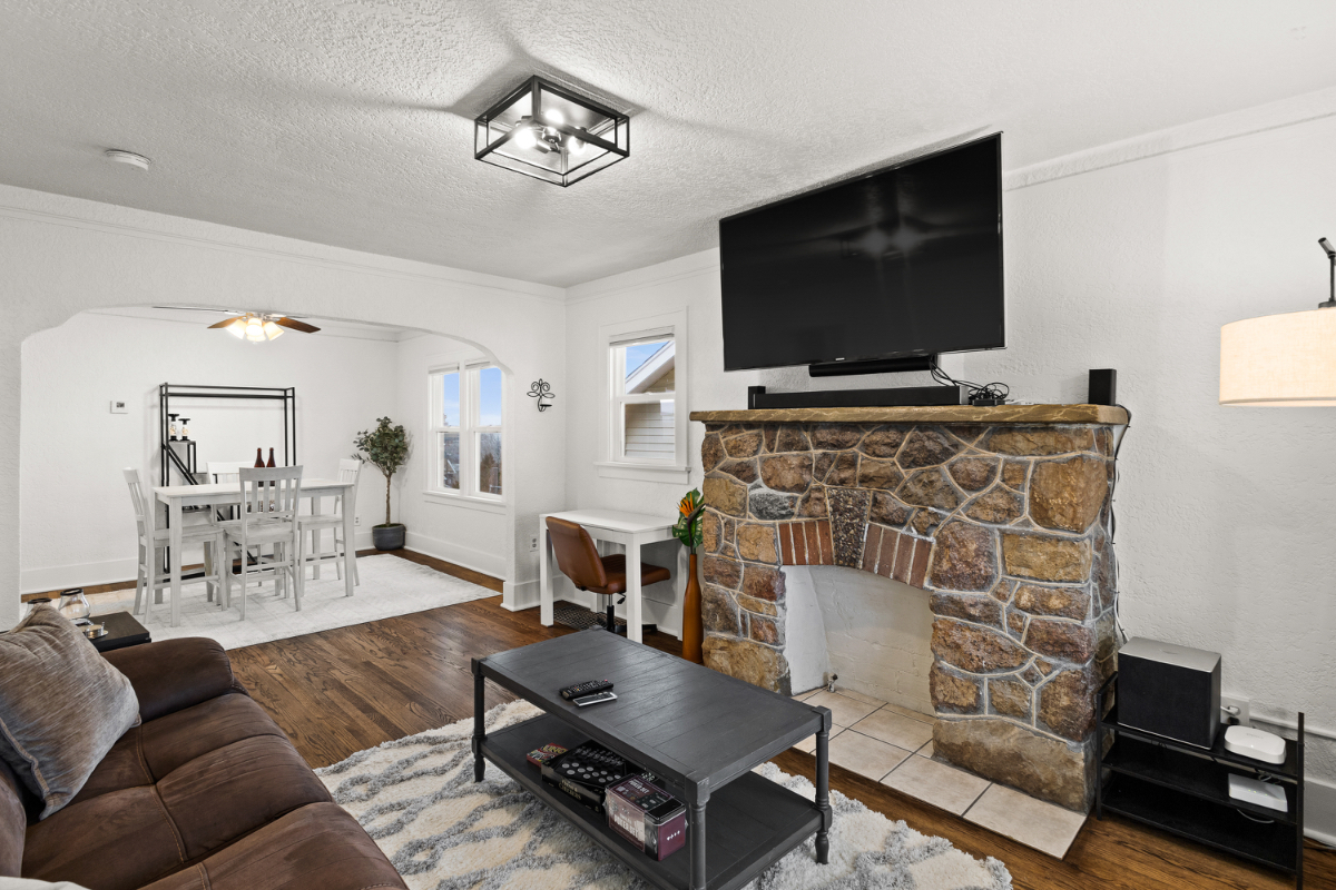 The Holistic Hale - a Luxurious 1-Bedroom House, with a hot tub, close to Downtown and Banner Wyomi - Photo 1
