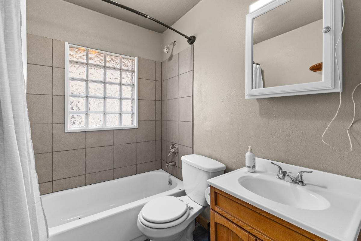 The Holistic Hale - a Luxurious 1-Bedroom House, with a hot tub, close to Downtown and Banner Wyomi - Photo 2