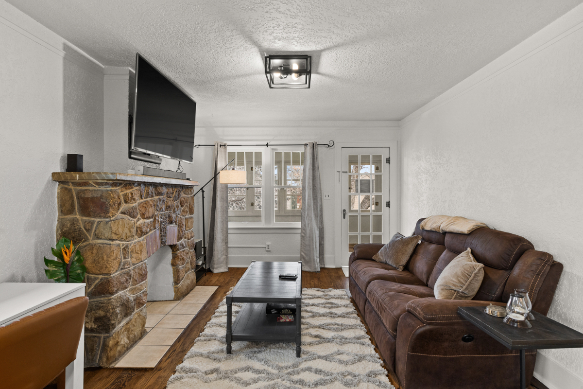 The Holistic Hale - a Luxurious 1-Bedroom House, with a hot tub, close to Downtown and Banner Wyomi - Photo 3
