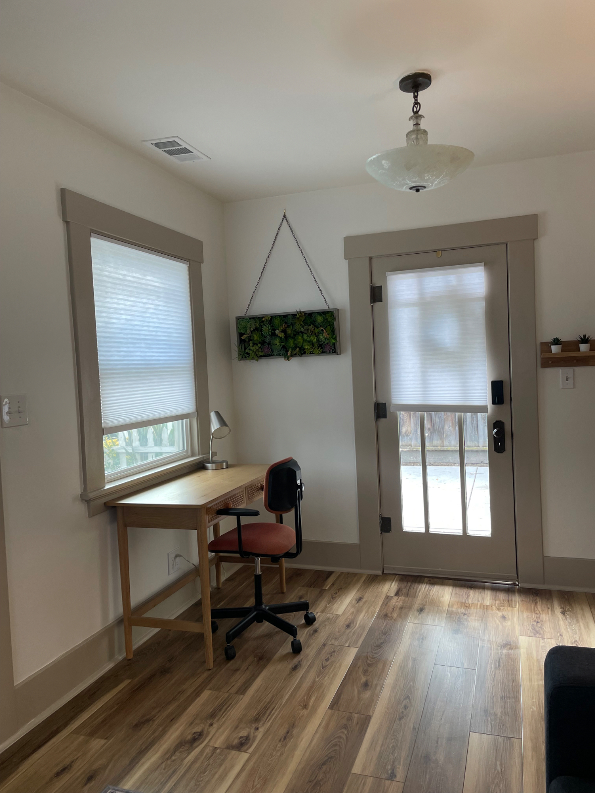 2 bed/1 ba Cozy Cottage Away From Home - Photo 3