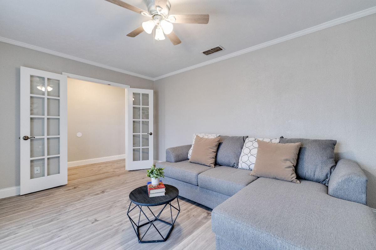 NEW Gorgeous Entertainment Home - Photo 4